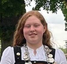Ein Bild, das Person, drinnen, haltend, Wand enthält.
Automatisch generierte Beschreibung